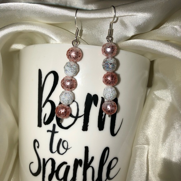 Red & White Sparkle Christmas earrings NEW - Picture 1 of 6